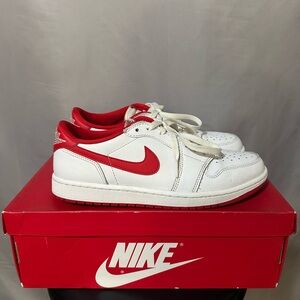 Air Jordan 1 Retro Low OG University Red White Sz 9.5 w/ Box